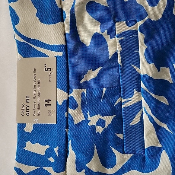 New w/ tag J Crew flowered shorts - Picture 2 of 7